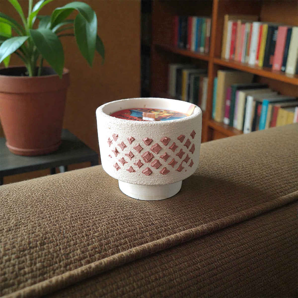 Egyptian Amber Candle – Handmade Cement, Oakmoss & Musk, 7oz